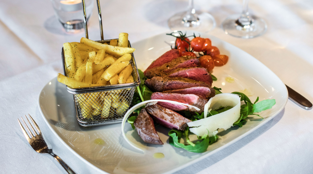 Food hotel restaurant brienzerburli brienz 06