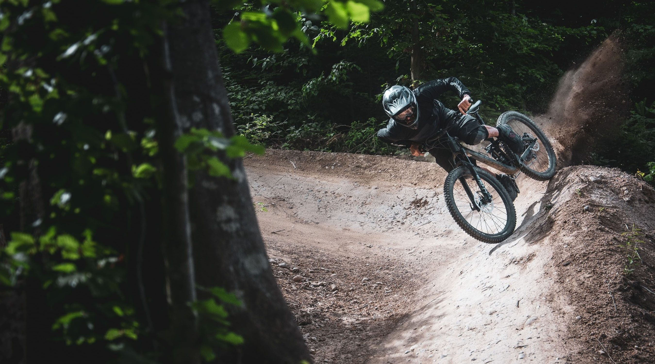Aktivitaet rabenfluh trail rafting hotel brienzerburli brienz 01
